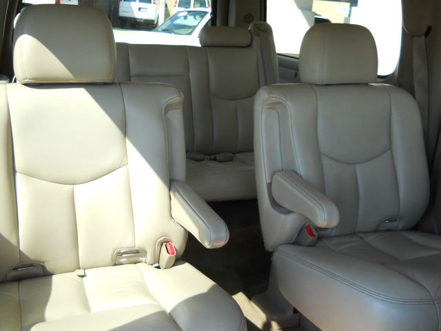 2005 GMC Yukon XL C350 4dr Sdn 3.5L Sport RWD Sedan