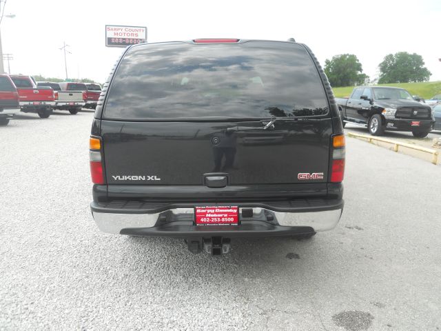 2005 GMC Yukon XL C350 4dr Sdn 3.5L Sport RWD Sedan