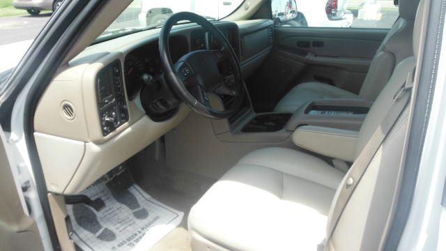 2005 GMC Yukon XL C350 4dr Sdn 3.5L Sport RWD Sedan