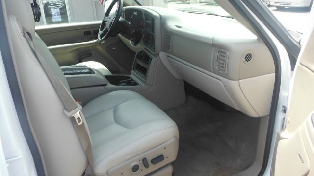 2005 GMC Yukon XL C350 4dr Sdn 3.5L Sport RWD Sedan