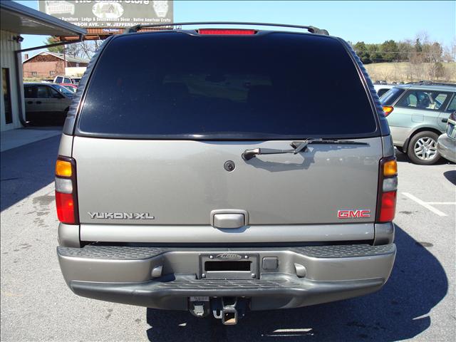 2005 GMC Yukon XL EX Sedan 4D