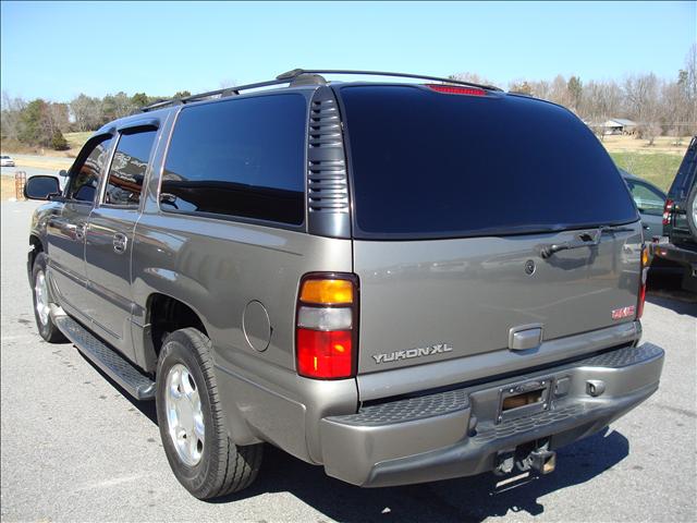 2005 GMC Yukon XL EX Sedan 4D