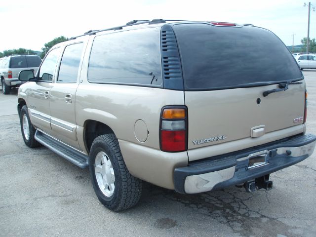 2005 GMC Yukon XL C350 4dr Sdn 3.5L Sport RWD Sedan