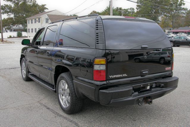 2005 GMC Yukon XL Sport 4WD