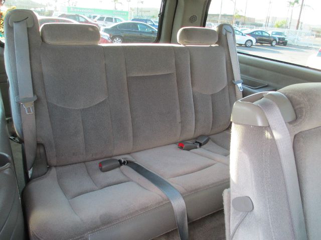 2005 GMC Yukon XL C350 4dr Sdn 3.5L Sport RWD Sedan