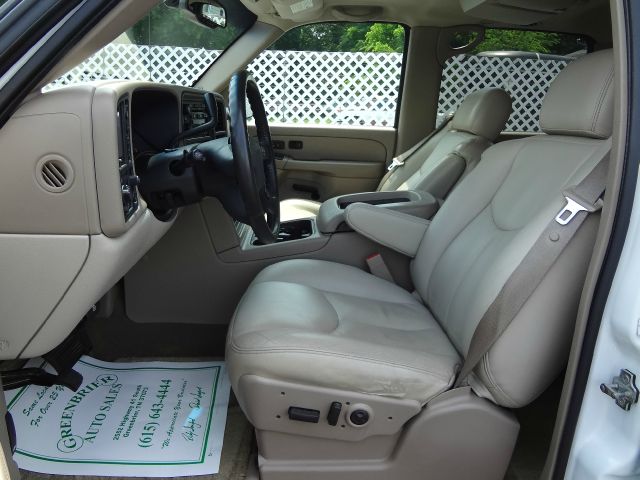 2005 GMC Yukon XL Luxury W/ Navi, Resrearcam