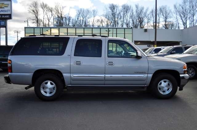 2005 GMC Yukon XL 3500 SLT Crew LB Dually DSL