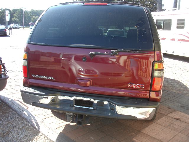 2005 GMC Yukon XL C350 4dr Sdn 3.5L Sport RWD Sedan