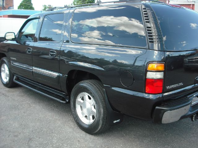 2005 GMC Yukon XL Ext Cab 125.9 WB 2WD Work Tru