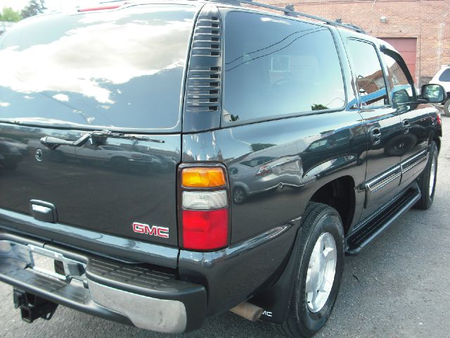 2005 GMC Yukon XL Ext Cab 125.9 WB 2WD Work Tru