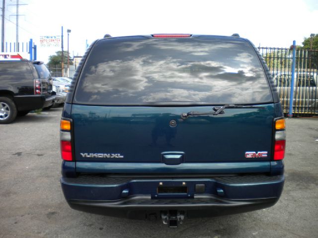 2005 GMC Yukon XL Sport 4WD