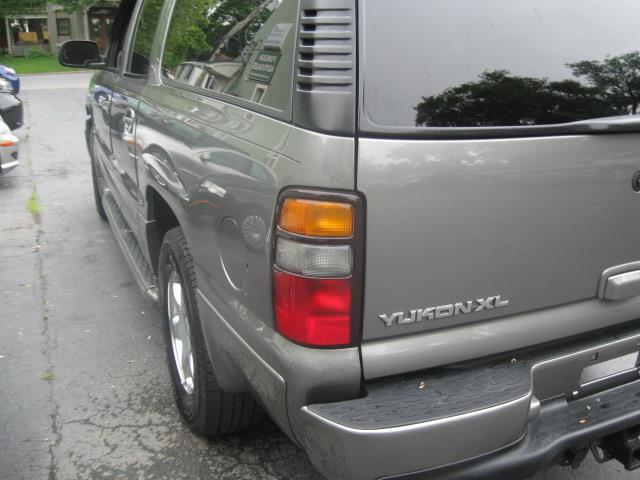 2005 GMC Yukon XL Base