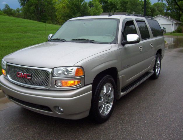 2006 GMC Yukon XL SXT Van