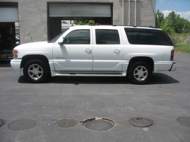 2006 GMC Yukon XL SXT Van