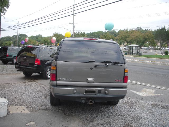 2006 GMC Yukon XL SXT Van