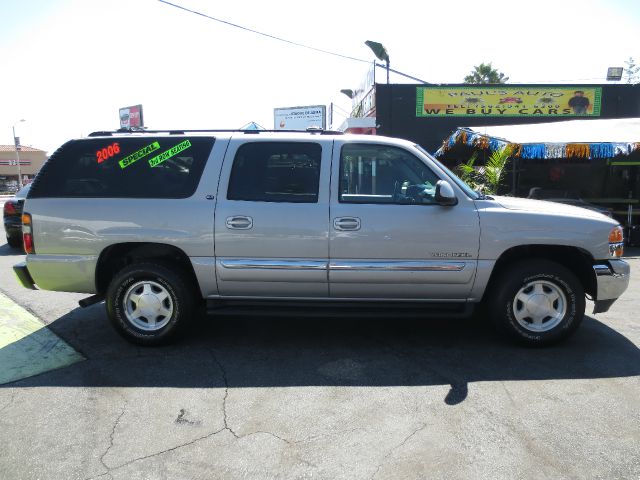 2006 GMC Yukon XL Lariat/ 4 Wheel Drive