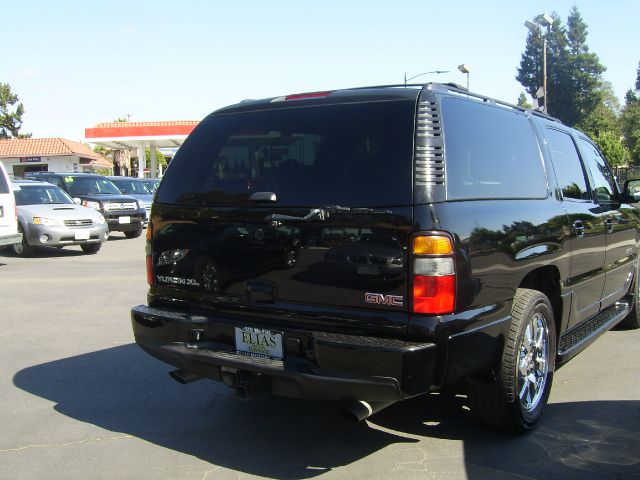 2006 GMC Yukon XL SXT Van