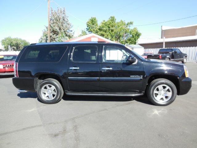 2007 GMC Yukon XL SXT Van