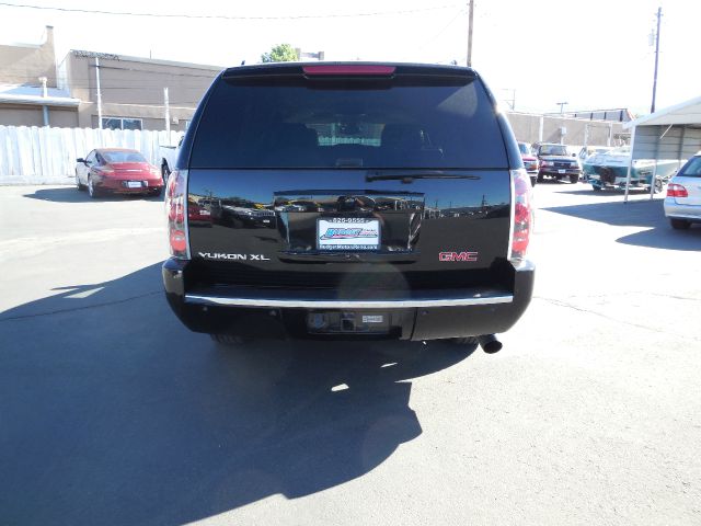 2007 GMC Yukon XL SXT Van