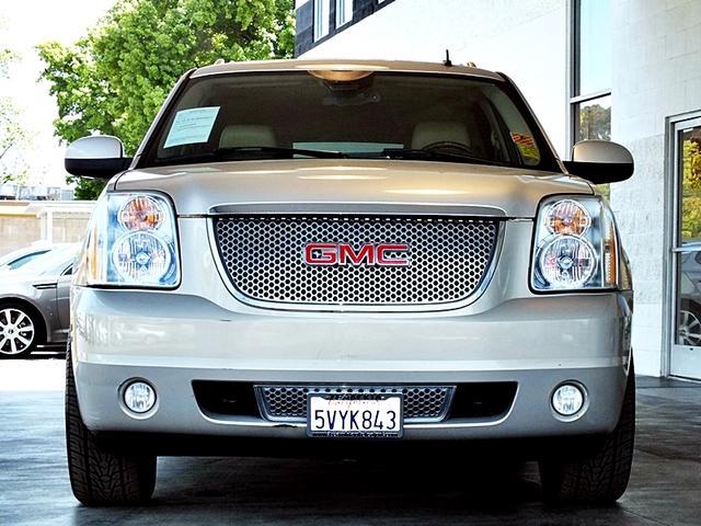 2007 GMC Yukon XL EX Sedan 4D