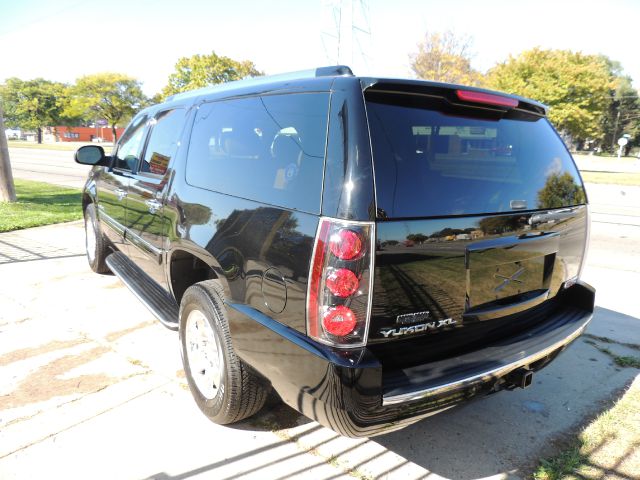 2007 GMC Yukon XL SXT Van