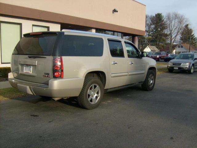 2007 GMC Yukon XL EX Sedan 4D