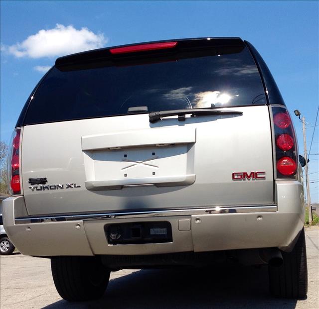 2007 GMC Yukon XL SXT Van