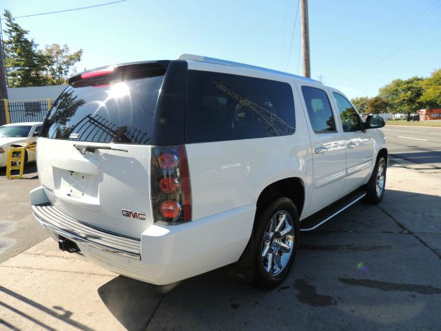 2007 GMC Yukon XL SXT Van