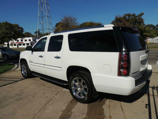 2007 GMC Yukon XL SXT Van