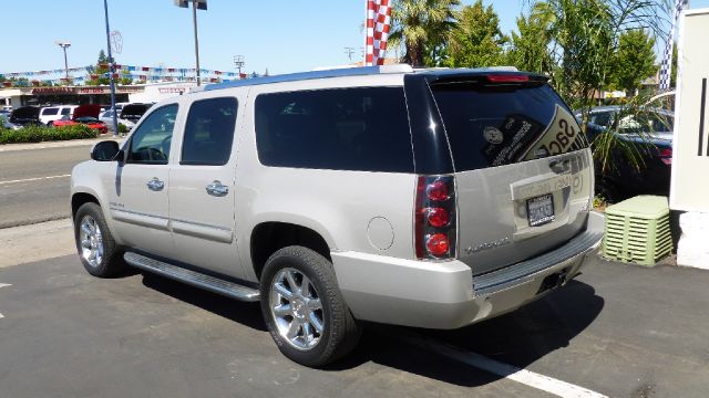 2007 GMC Yukon XL SXT Van