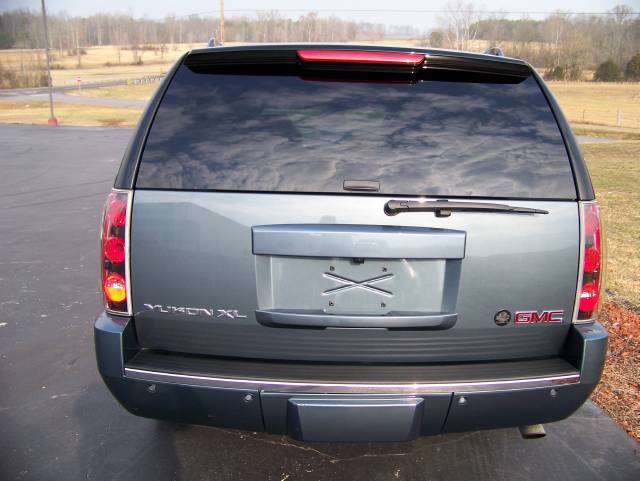 2007 GMC Yukon XL EX Sedan 4D