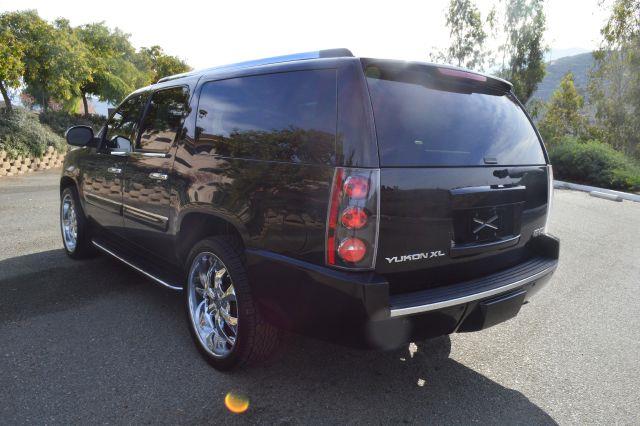 2007 GMC Yukon XL SXT Van