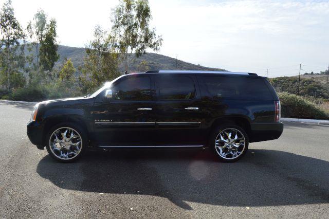 2007 GMC Yukon XL SXT Van