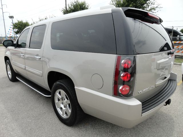 2007 GMC Yukon XL SXT Van