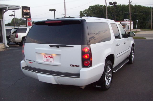 2007 GMC Yukon XL SXT Van