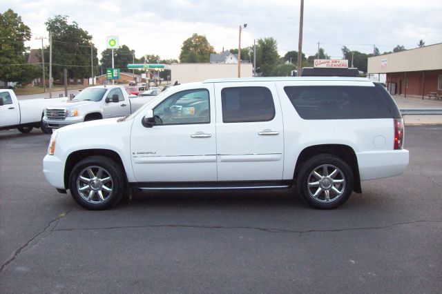 2007 GMC Yukon XL SXT Van