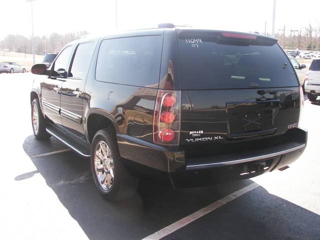 2007 GMC Yukon XL EX Sedan 4D