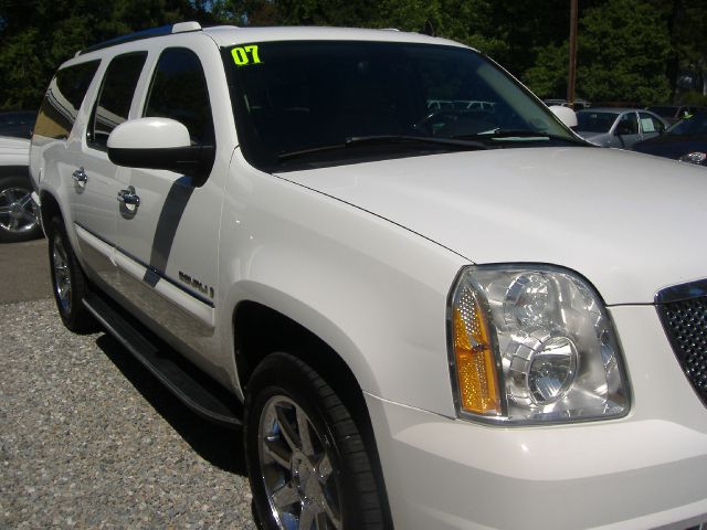 2007 GMC Yukon XL SXT Van