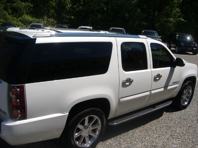 2007 GMC Yukon XL SXT Van