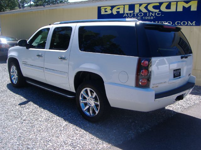 2007 GMC Yukon XL SXT Van