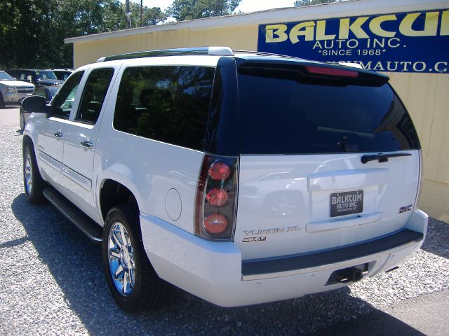 2007 GMC Yukon XL SXT Van