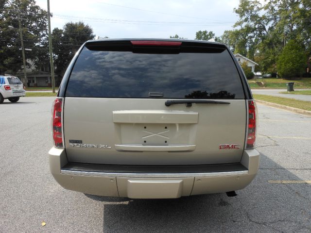 2007 GMC Yukon XL SXT Van