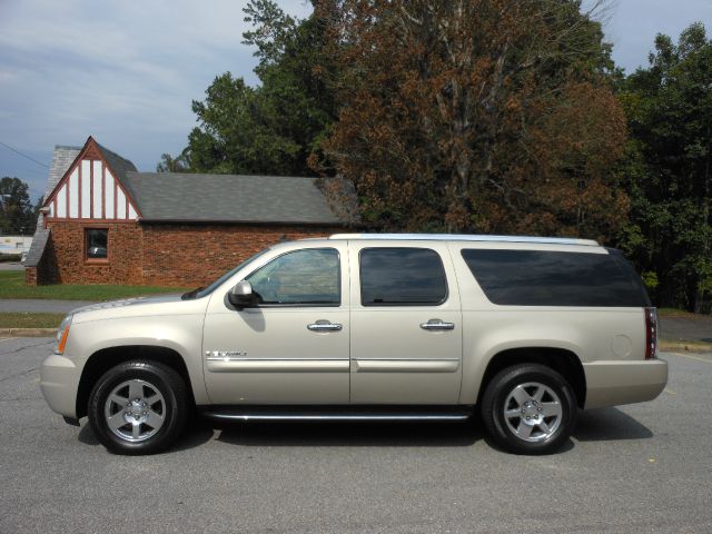 2007 GMC Yukon XL SXT Van