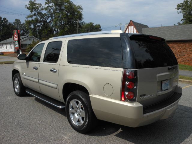 2007 GMC Yukon XL SXT Van