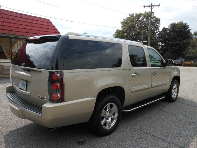 2007 GMC Yukon XL SXT Van