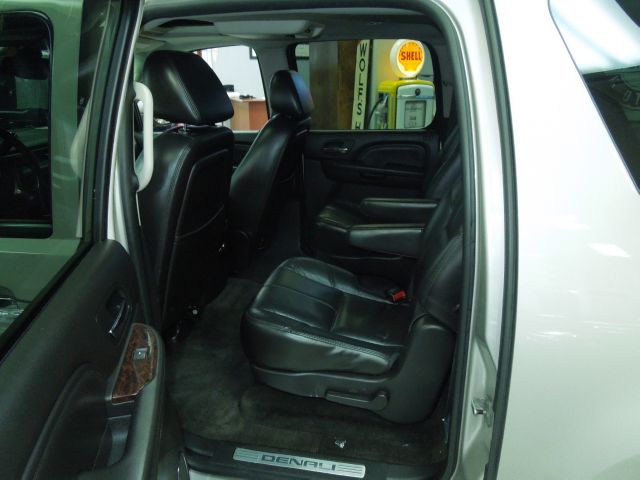 2007 GMC Yukon XL SXT Van