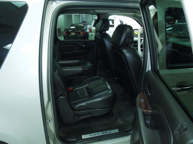 2007 GMC Yukon XL SXT Van