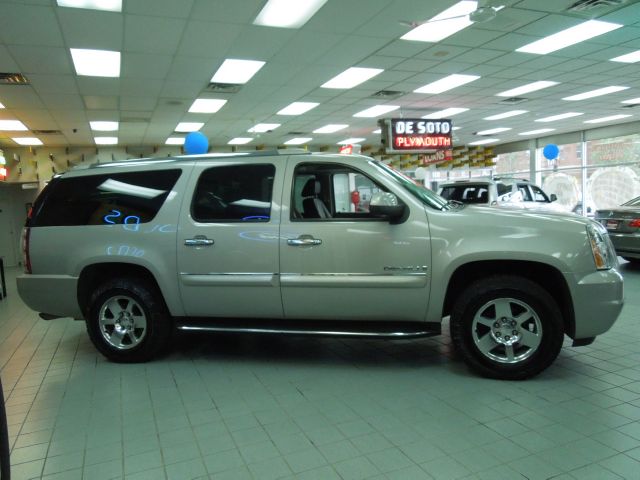 2007 GMC Yukon XL SXT Van