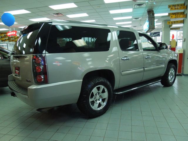 2007 GMC Yukon XL SXT Van