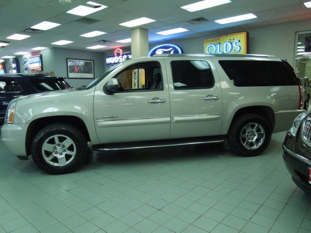 2007 GMC Yukon XL SXT Van